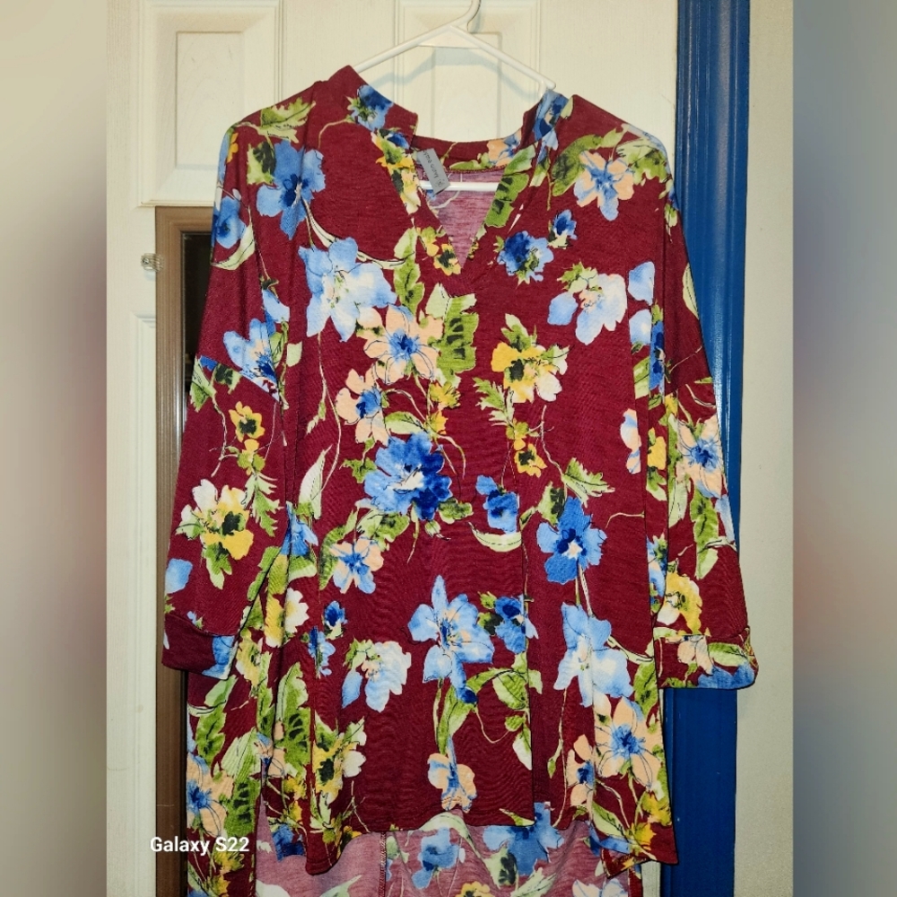 Honeyme XL Curvy Gabby Style Shirt, red/floral